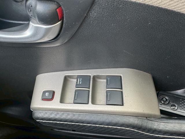 フィットハイブリッド スマートセレクション 車検令和10年2月 ナビ地デジTV Hondaスマートキーシステム オートエアコン 電動格納ドアミラー クルーズコントロール HIDヘッドライト 社外アルミホイール(11枚目)