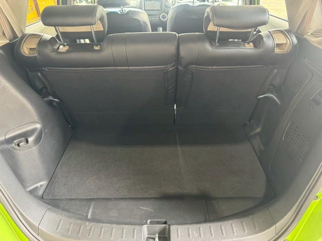 フィットハイブリッド スマートセレクション 車検令和10年2月 ナビ地デジTV Hondaスマートキーシステム オートエアコン 電動格納ドアミラー クルーズコントロール HIDヘッドライト 社外アルミホイール(18枚目)