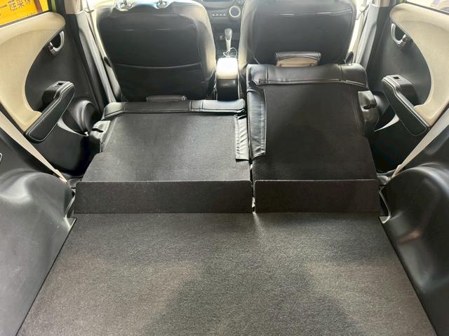 フィットハイブリッド スマートセレクション 車検令和10年2月 ナビ地デジTV Hondaスマートキーシステム オートエアコン 電動格納ドアミラー クルーズコントロール HIDヘッドライト 社外アルミホイール(20枚目)