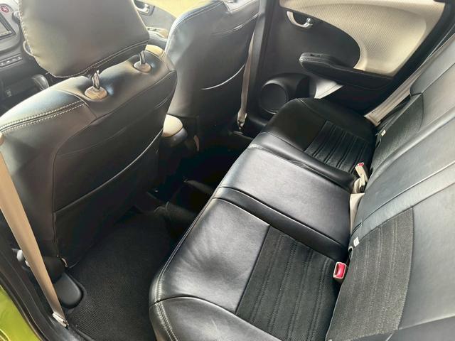 フィットハイブリッド スマートセレクション 車検令和10年2月 ナビ地デジTV Hondaスマートキーシステム オートエアコン 電動格納ドアミラー クルーズコントロール HIDヘッドライト 社外アルミホイール(21枚目)