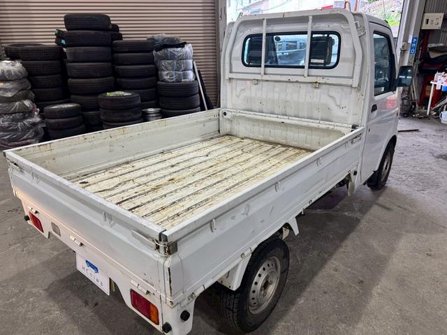キャリイトラック ＫＣエアコン・パワステ　パートタイム４ＷＤ　高低二段切替式　タイミングチェーン　三方開　積載可能量３５０ｋｇ　５速ミッション　エアコン　パワーステアリング（11枚目）