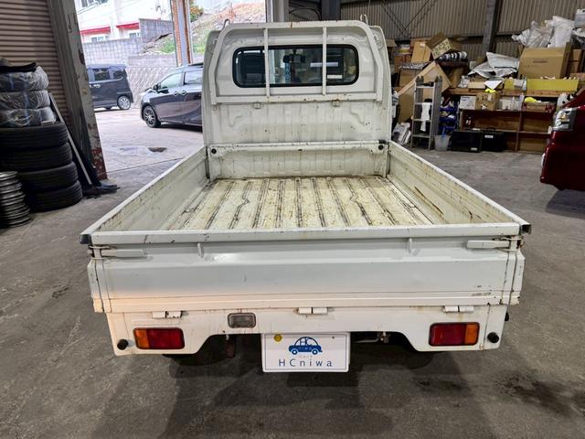 キャリイトラック ＫＣエアコン・パワステ　パートタイム４ＷＤ　高低二段切替式　タイミングチェーン　三方開　積載可能量３５０ｋｇ　５速ミッション　エアコン　パワーステアリング（12枚目）