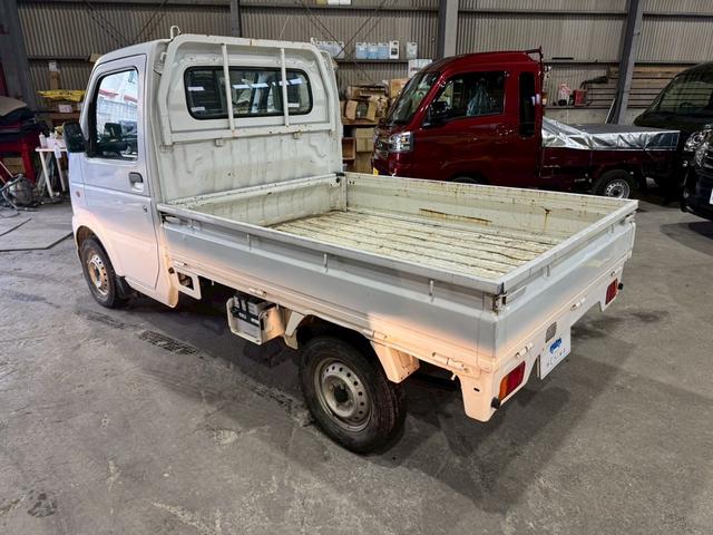 キャリイトラック ＫＣエアコン・パワステ　パートタイム４ＷＤ　高低二段切替式　タイミングチェーン　三方開　積載可能量３５０ｋｇ　５速ミッション　エアコン　パワーステアリング（13枚目）
