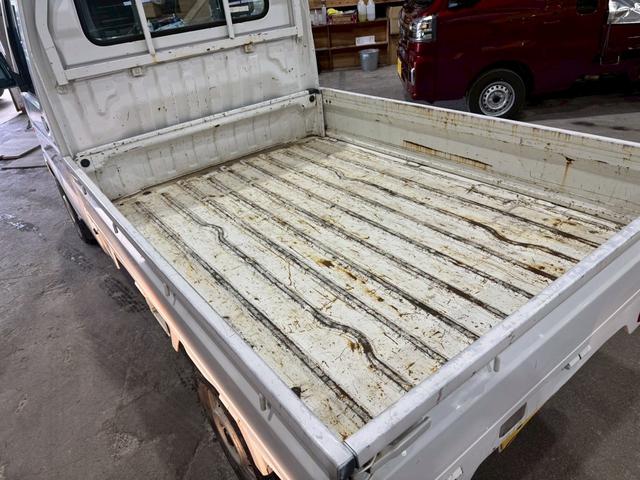 キャリイトラック ＫＣエアコン・パワステ　パートタイム４ＷＤ　高低二段切替式　タイミングチェーン　三方開　積載可能量３５０ｋｇ　５速ミッション　エアコン　パワーステアリング（15枚目）