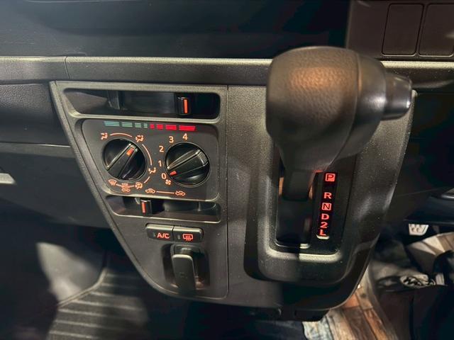 ハイゼットカーゴ クルーズターボＳＡＩＩＩ　衝突軽減ブレーキ　オートマチックハイビーム　横滑り防止装置　ナビ地デジＴＶ　Ｂｌｕｅｔｏｏｔｈ　電動格納ドアミラー　両側スライドドア（12枚目）