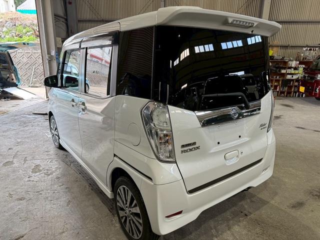 デイズルークス ライダーブラックライン　アラウンドビューモニター　後席モニター　ナビ地デジＴＶ　後席モニター　インテリジェントキー　プッシュスターター　ＨＩＤヘッドライト　純正エアロ　アルミホイール（31枚目）