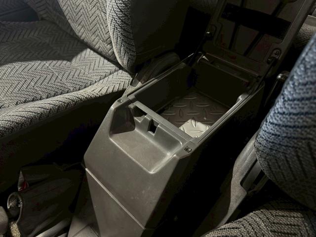 ���Ђł͂������ɓ_�����s���܂��B���̍ۃI�C����������Ղ������i�̃`�F�b�N���s���܂��B�[�Ԏ��ɂ̓o�b�`�������������Ԃ���[�Ԓv���܂��I���G���W���I�C���E�I�C���t�B���^�[�ȊO�̕��i�͗L���ɂȂ�܂��B