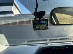 当社では新車・中古車の販売は勿論、整備・板金・保険とお車にかかわる事全般お請けしております。安心のカーライフをご提案しますので、ぜひ当社へお問い合わせ下さい♪ 7