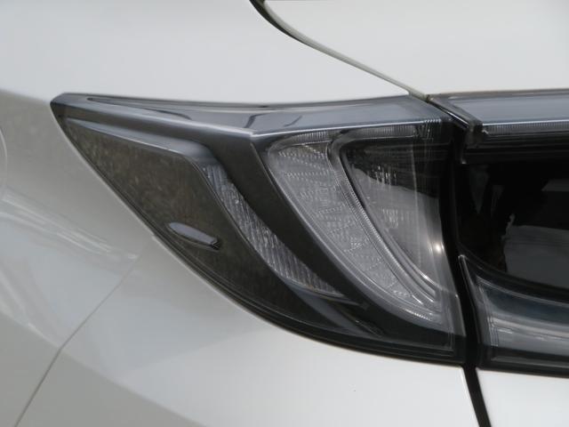 プリウスＰＨＶ Ｓナビパッケージ・ＧＲスポーツ　フルセグナビ　Ｂｌｕｅｔｏｏｔｈ　ハイブリッド機構１年保証　ＥＴＣ２．０　衝突被害軽減システム　ハーフレザーシート　ＧＲエアロ　シートヒーター　オートクルーズ　スマートキー　１８ＡＷ　ＵＳＢ挿入口（22枚目）