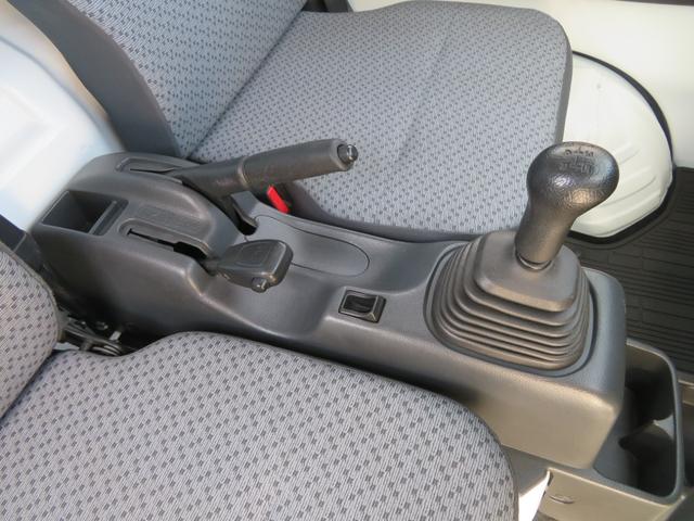 ＮＴ１００クリッパートラック ＤＸ　４ＷＤ　ＭＴ　フルセグナビ　Ｂｌｕｅｔｏｏｔｈ　ＤＶＤ再生　ＥＴＣ　イベライザー　エアコン　パワーステアリング　エアバッグ　ＡＢＳ　同色全塗装済み（56枚目）