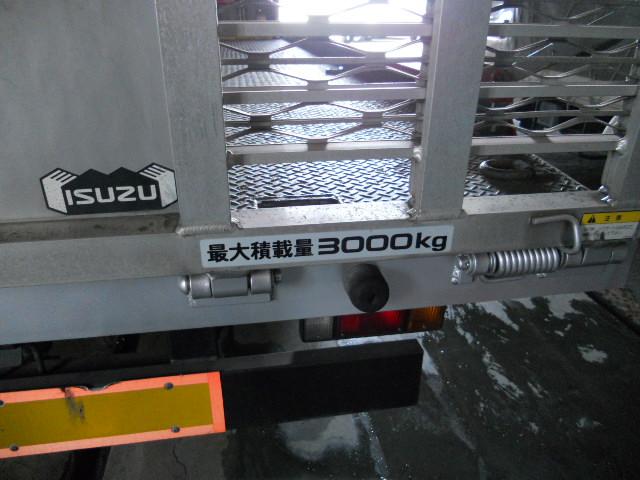 エルフトラック 　３ｔ積載車　ＮＯＸ　ＰＭ適合　ウインチ　ラジコン付　荷台内寸長さ５７０幅２０８　走行２４，０００キロ　ＫＲ－ＮＰＲ７２ＰＡＶ（8枚目）