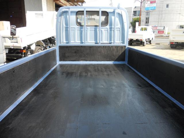 エルフトラック 　１ｔ平ボディ　低床　リアＷタイヤ　カスタムメッキパーツ仕様　荷台内寸長さ３１０　幅１６０（7枚目）