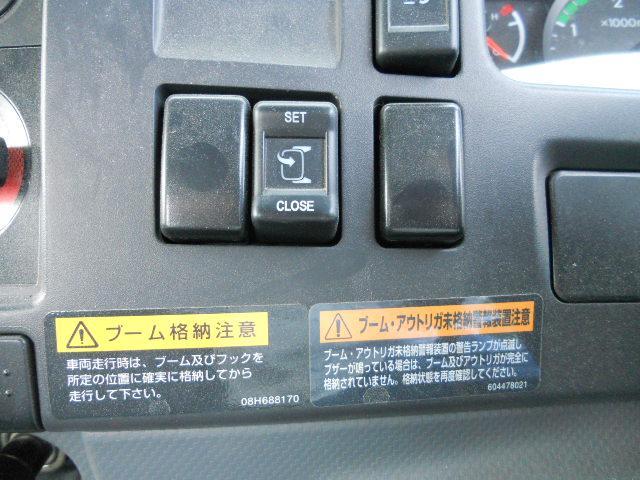 フォワード 　ユニック４段フックインラジコン同年式クレーン　２．９３ｔ吊　積載２．５ｔ　荷台内寸長さ５４２幅２１６　走行１８，０００Ｋ（16枚目）