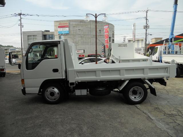 エルフトラック フルフラットロー　２ｔ　全低床ダンプ　排気量４，６００ＣＣ　走行１４，０００Ｋ　ワンオーナー車　ＤＰＤボタンなし　ＮＯｘ・ＰＭ適合（4枚目）