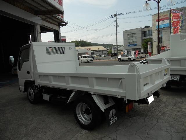 エルフトラック フルフラットロー　２ｔ　全低床ダンプ　排気量４，６００ＣＣ　走行１４，０００Ｋ　ワンオーナー車　ＤＰＤボタンなし　ＮＯｘ・ＰＭ適合（6枚目）
