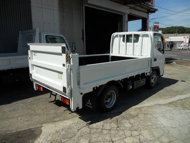 キャンター 全低床　２ｔ　垂直パワーゲート荷重６００ｋｇ　リアＷタイヤ　走行２９，０００Ｋ（5枚目）
