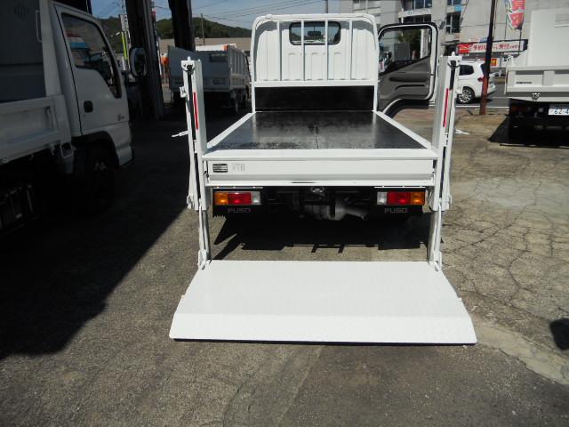 キャンター 全低床　２ｔ　垂直パワーゲート荷重６００ｋｇ　リアＷタイヤ　走行２９，０００Ｋ（9枚目）