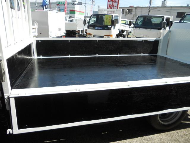 キャンター 全低床　２ｔ　垂直パワーゲート荷重６００ｋｇ　リアＷタイヤ　走行２９，０００Ｋ（12枚目）