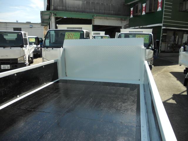 キャンター 全低床　２ｔ　垂直パワーゲート荷重６００ｋｇ　リアＷタイヤ　走行２９，０００Ｋ（13枚目）