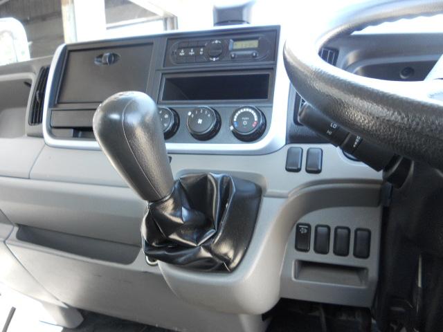 キャンター 全低床　２ｔ　垂直パワーゲート荷重６００ｋｇ　リアＷタイヤ　走行２９，０００Ｋ（24枚目）