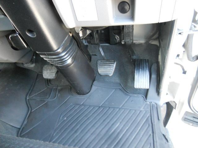 キャンター 全低床　２ｔ　垂直パワーゲート荷重６００ｋｇ　リアＷタイヤ　走行２９，０００Ｋ（26枚目）