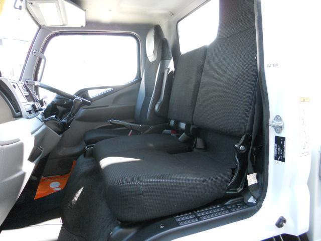キャンター 全低床　２ｔ　垂直パワーゲート荷重６００ｋｇ　リアＷタイヤ　走行２９，０００Ｋ（28枚目）