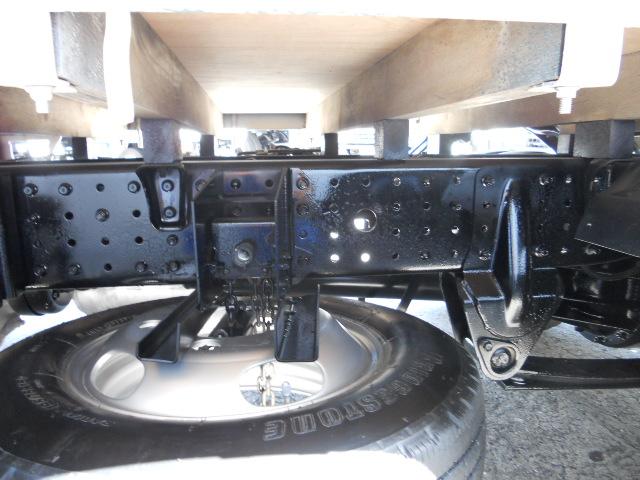 キャンター 全低床　２ｔ　垂直パワーゲート荷重６００ｋｇ　リアＷタイヤ　走行２９，０００Ｋ（37枚目）