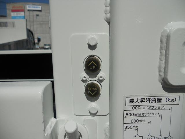 キャンター 　２ｔ　垂直パワーゲート荷重６００ｋｇ　リアＷタイヤ　走行２６００Ｋ（14枚目）