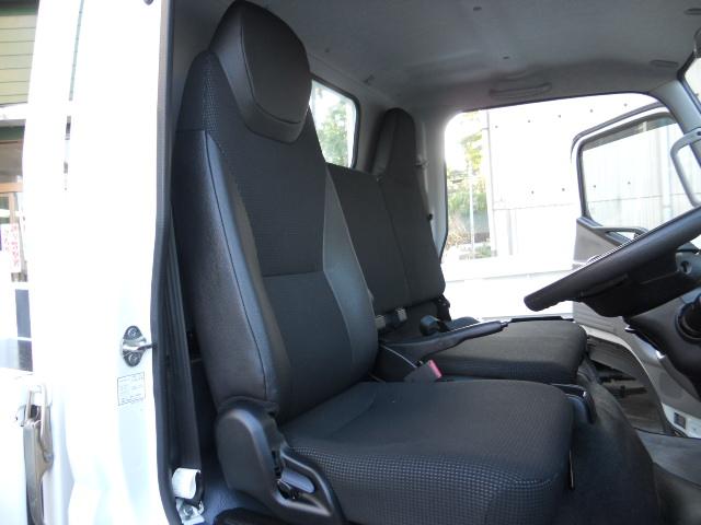 キャンター 　２ｔ　垂直パワーゲート荷重６００ｋｇ　リアＷタイヤ　走行２６００Ｋ（24枚目）