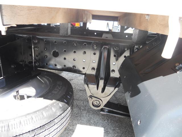 キャンター 　２ｔ　垂直パワーゲート荷重６００ｋｇ　リアＷタイヤ　走行２６００Ｋ（34枚目）