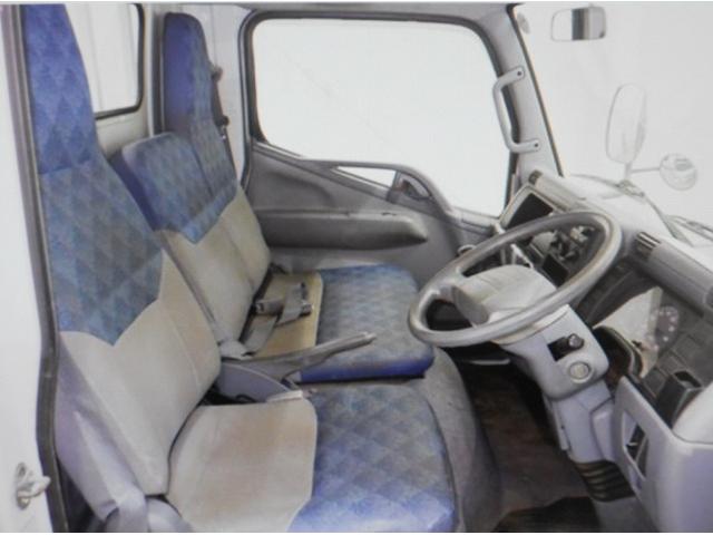 キャンター 　２ｔ　全低床平ボディ　走行２３，０００Ｋ　ＤＰＦボタンなし（3枚目）