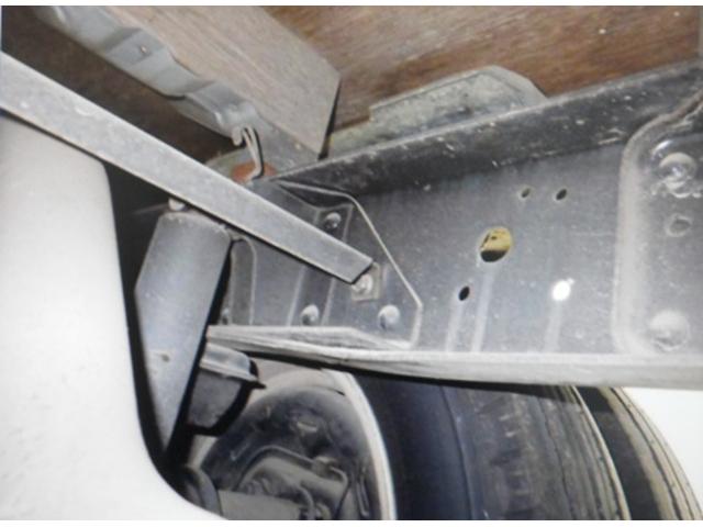 キャンター 　２ｔ　全低床平ボディ　走行２３，０００Ｋ　ＤＰＦボタンなし（5枚目）