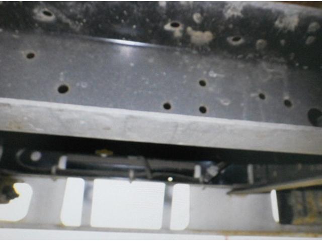 キャンター 　２ｔ　全低床平ボディ　走行２３，０００Ｋ　ＤＰＦボタンなし（6枚目）