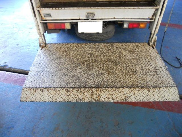 キャンター 2t低床 垂直パワーゲート荷重600kg リアWタイヤ NOX.PM適合(14枚目)