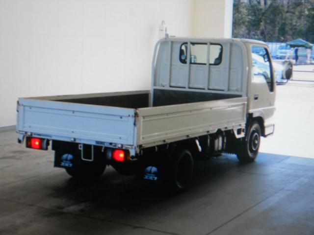 エルフトラック 2t 低床平ボディ リアWタイヤ 排気量4300CC(4枚目)