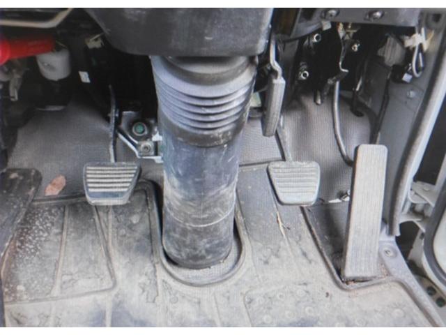 エルフトラック 2t 低床平ボディ リアWタイヤ 排気量4300CC(7枚目)