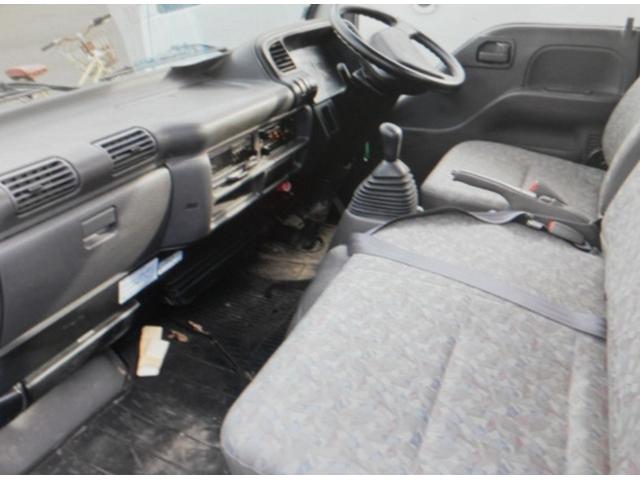 エルフトラック 2t 低床平ボディ リアWタイヤ 排気量4300CC(8枚目)