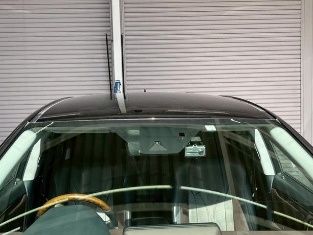 自社工場には、リフト２基・タイヤーチェンジャー・バランサーなどのご準備もございます！！タイヤは国産・海外メーカーおよび新品・中古問わずご用意できます♪その他、社外パーツのお取り付けも承ります！