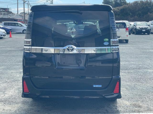 ヴォクシー ＺＳ　煌　純正ナビ　フルセグＴＶ　セーフティセンス　両側パワースライドドア　プリクラッシュセーフティシステム　純正１６インチＡＷ　クルーズコントロール　ＬＥＤヘッドライプ　スマートエントリーシステム（9枚目）