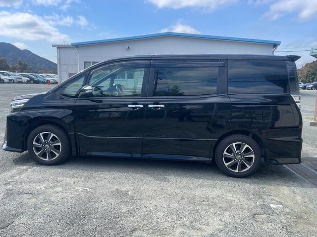 ヴォクシー ＺＳ　煌　純正ナビ　フルセグＴＶ　セーフティセンス　両側パワースライドドア　プリクラッシュセーフティシステム　純正１６インチＡＷ　クルーズコントロール　ＬＥＤヘッドライプ　スマートエントリーシステム（11枚目）