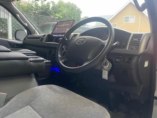 ハイエースワゴン ＧＬ　キャンピング　８ナンバー　寒冷地仕様車　外部１００Ｖ充電　エンゲル冷蔵庫　カーテン　新品サブバッテリーｘ２　３０ＡＣＣ３０　１０人乗り　ディスプレイオーディオ　バックカメラ　ＴＶ１７インチ　ＨＤＭＩ（17枚目）