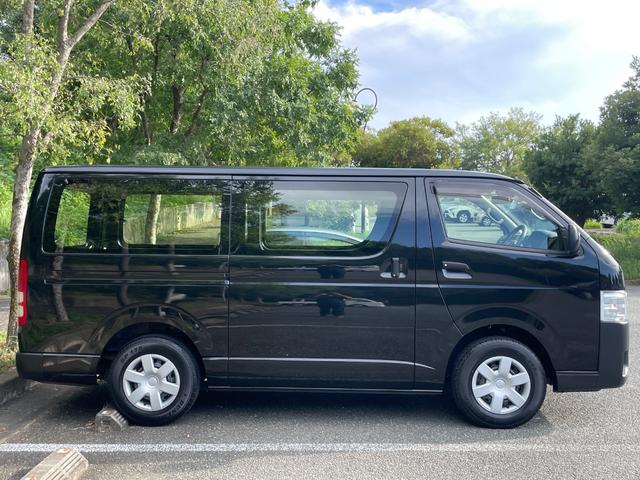 自社工場には、リフト２基・タイヤーチェンジャー・バランサーなどのご準備もございます！！タイヤは国産・海外メーカーおよび新品・中古問わずご用意できます♪その他、社外パーツのお取り付けも承ります！