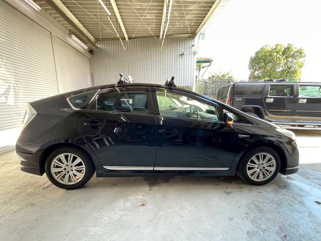 プリウス Ｓ　純正ナビ　ＴＶ　バックカメラ　ＥＴＣ　スマートキー　プッシュスタート　社外ＡＷ（5枚目）