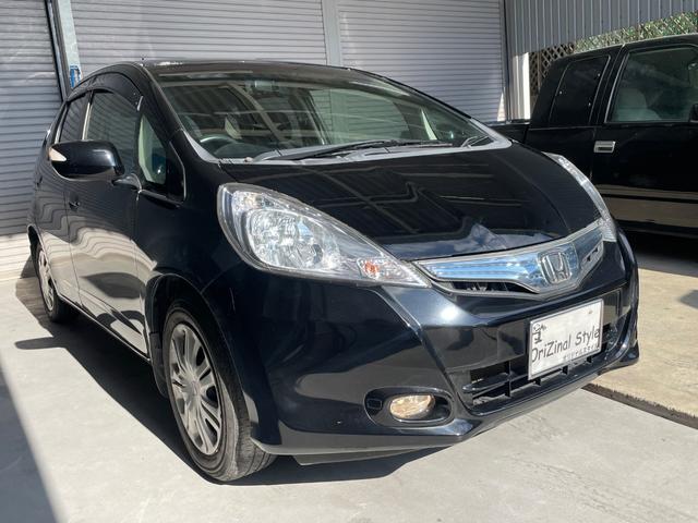 フィットハイブリッド ハイブリッド・１０ｔｈアニバーサリー　ナビ　バックカメラ　ＥＴＣ　ステアリングスイッチ　ＴＶ　ＤＶＤ再生　Ｂｌｕｅｔｏｏｔｈ（4枚目）