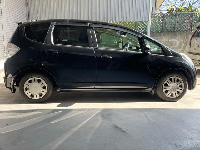 フィットハイブリッド ハイブリッド・１０ｔｈアニバーサリー　ナビ　バックカメラ　ＥＴＣ　ステアリングスイッチ　ＴＶ　ＤＶＤ再生　Ｂｌｕｅｔｏｏｔｈ（5枚目）