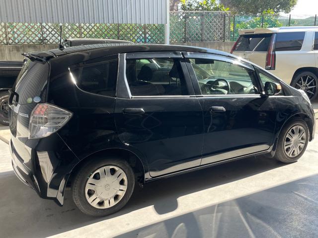 フィットハイブリッド ハイブリッド・１０ｔｈアニバーサリー　ナビ　バックカメラ　ＥＴＣ　ステアリングスイッチ　ＴＶ　ＤＶＤ再生　Ｂｌｕｅｔｏｏｔｈ（6枚目）