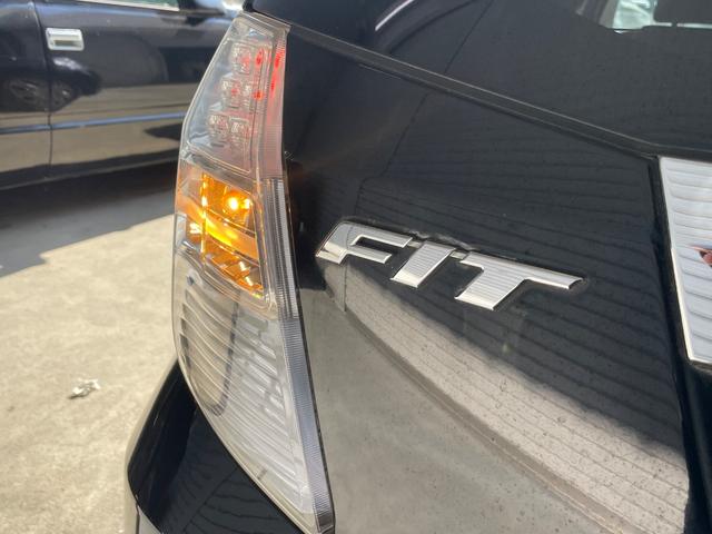 フィットハイブリッド ハイブリッド・１０ｔｈアニバーサリー　ナビ　バックカメラ　ＥＴＣ　ステアリングスイッチ　ＴＶ　ＤＶＤ再生　Ｂｌｕｅｔｏｏｔｈ（9枚目）