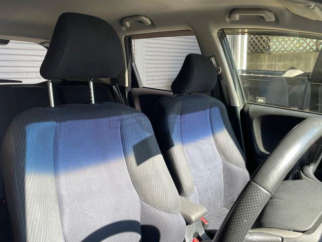 フィットハイブリッド ハイブリッド・１０ｔｈアニバーサリー　ナビ　バックカメラ　ＥＴＣ　ステアリングスイッチ　ＴＶ　ＤＶＤ再生　Ｂｌｕｅｔｏｏｔｈ（11枚目）