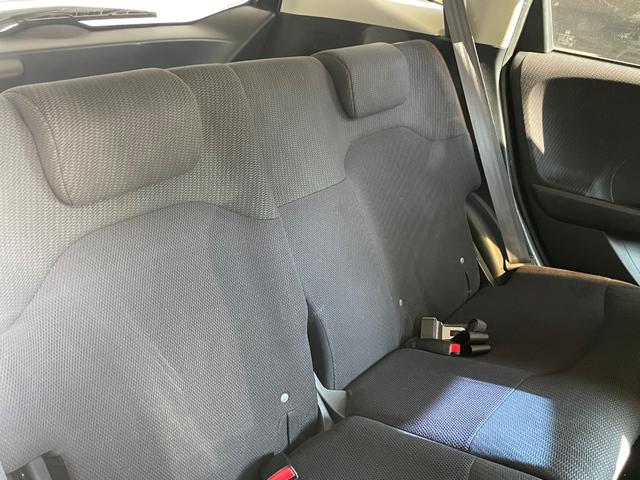 フィットハイブリッド ハイブリッド・１０ｔｈアニバーサリー　ナビ　バックカメラ　ＥＴＣ　ステアリングスイッチ　ＴＶ　ＤＶＤ再生　Ｂｌｕｅｔｏｏｔｈ（13枚目）