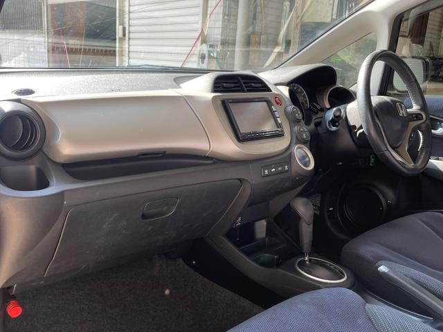 フィットハイブリッド ハイブリッド・１０ｔｈアニバーサリー　ナビ　バックカメラ　ＥＴＣ　ステアリングスイッチ　ＴＶ　ＤＶＤ再生　Ｂｌｕｅｔｏｏｔｈ（15枚目）